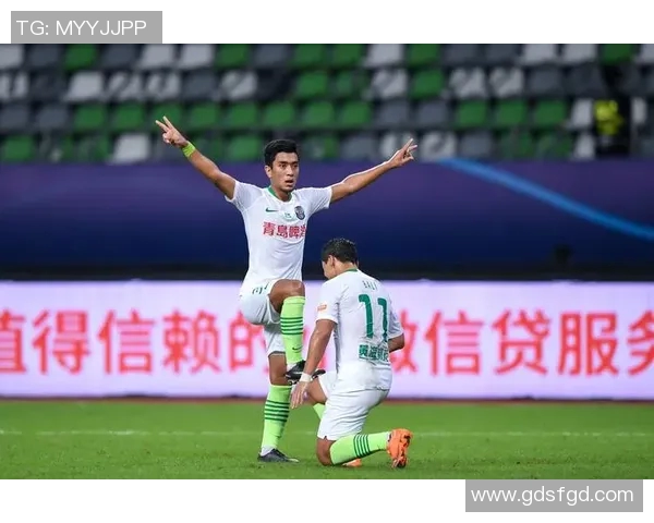 青岛黄海足球队奋勇拼搏努力争取新赛季佳绩与荣耀