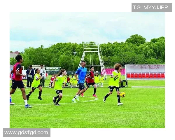 精彩足球赛事直播尽在掌握实时更新与专业解说带你领略绿茵场上的每一个瞬间 精彩足球赛事直播尽在掌握实时更新与专业解说带你领略绿茵场上的每一个瞬间